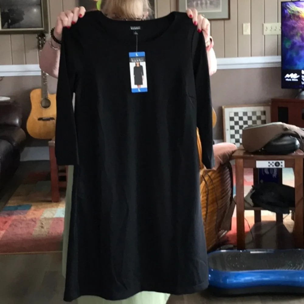 Dress - Picture 1 of 2